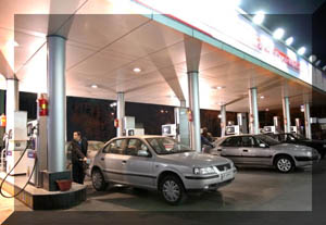 بهره برداری از ٣ جایگاه عرضه بنزین در منطقه فارس