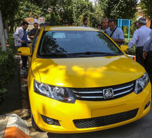 راننده های تاکسی متقاضی خودرو آریو در دوره ای آموزشی و تست خودرو شرکت کردند