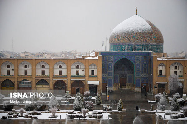 وضعیت عجیب گنبد مسجد شیخ لطف‌الله در برف
