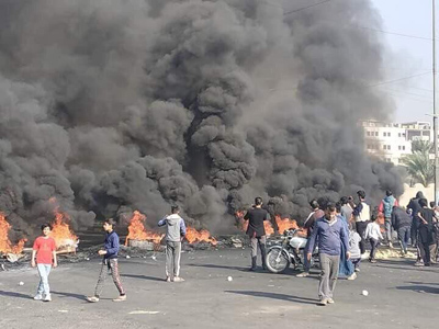 معترضان عراقی جاده پالایشگاه نفت را بستند