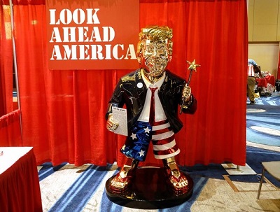 رونمایی از مجسمه طلایی ترامپ