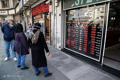 تصاویری از حال و هوای بازار ارز تهران