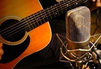 پخش مسابقه خوانندگی «صدای ایرانی» در اینترنت