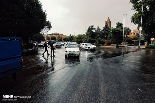 بارش باران در چله تابستان